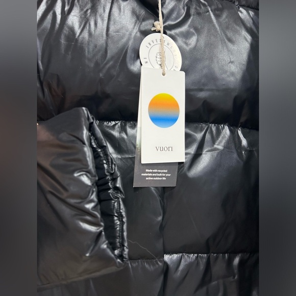 Vuori Women's XL Hudson Insulated Jacket Black NWT Medium-Weight Relaxed Fit - Picture 4 of 7